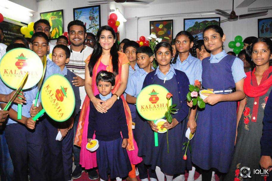 Rashmi-Goutham-And-Getup-Srinu-At-Akshara-Kalasha-Foundation